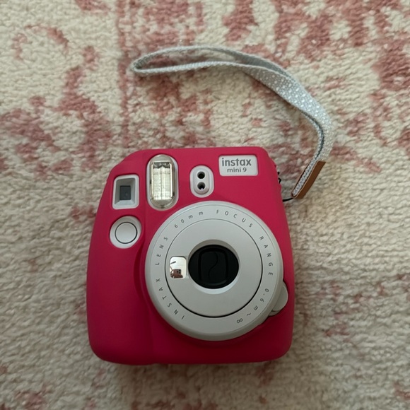 Fuji Polaroid camera - Picture 1 of 2